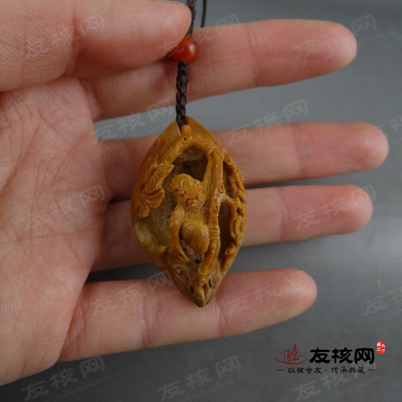 袁清华 金猴纳福 2.45超大单籽 镂空雕 橄榄核雕 